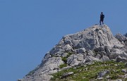 47 Raffaele sul cocuzzolo (2200 m circa) panoramico anche verso la Val Seriana